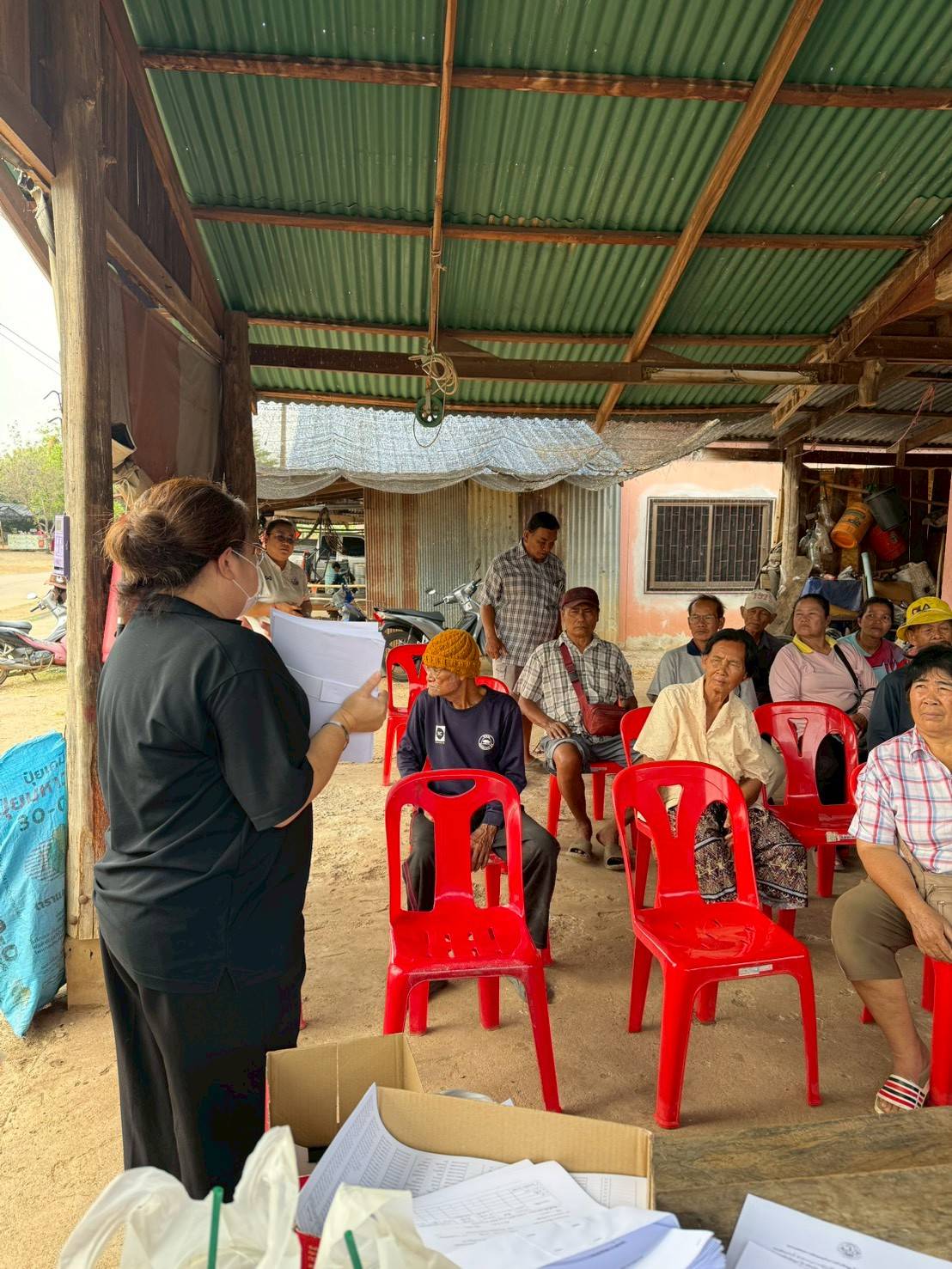 title - เจ้าหน้าที่กลุ่มที่ดินและผลประโยชน์ สำนักบริหารกองทุน เข้าสัมภาษณ์เชิงลึก (Focus group Discussion : FGD) ปฏิรูปที่ดินจังหวัด พร้อมด้วยเจ้าหน้าที่ สำนักงานการปฏิรูปที่ดินจังหวัดเพชรบูรณ์ และ สำนักงานการปฏิรูปที่ดินจังหวัดลำพูน